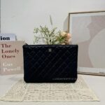 Clutch navy