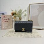 Flap bag with handle