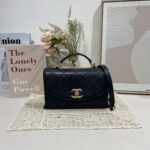 Flap bag with handle